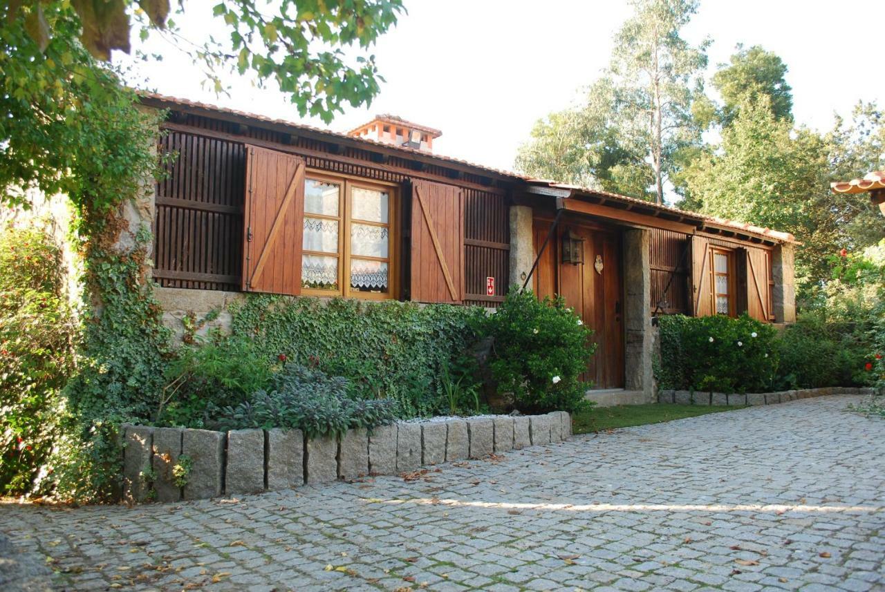 Quinta Padre Lobo Pensionat Santa Maria da Feira Exteriör bild
